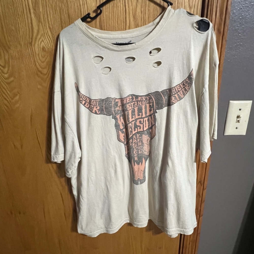 Distressed Bull Graphic T-Shirt
